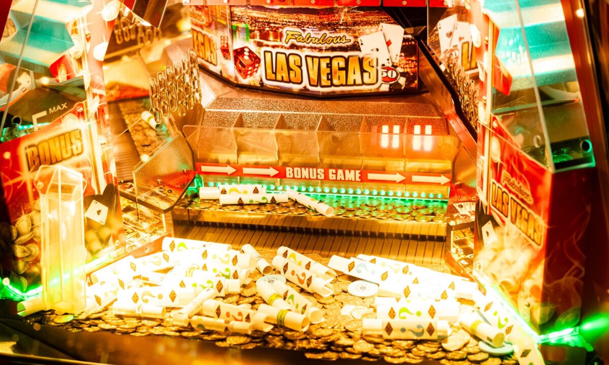 Illuminated casino prize machine for the NZ$20 deposit bonus section